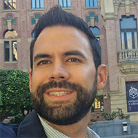 Dr. Mikel Alexander González Dr. Mikel Alexander González